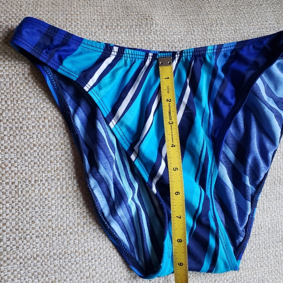 High-waisted triangel top bikini - Picture 4 of 9